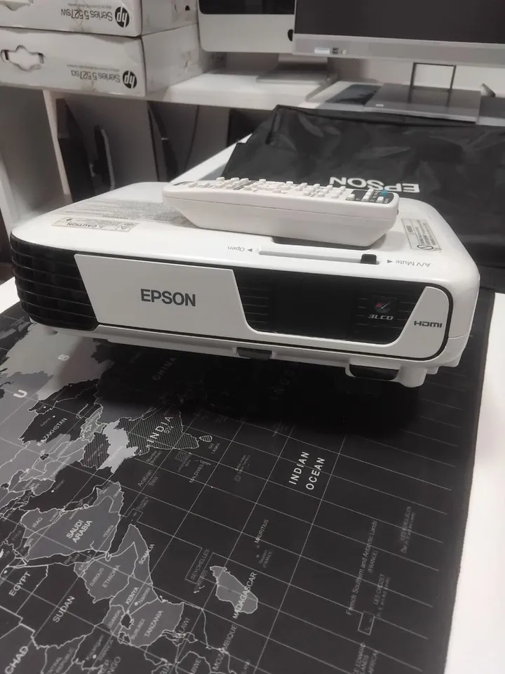 Brand New Epson EB-X31 Projector – photo 3