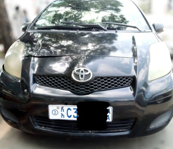 Toyota Yaris Compact 2009 – photo 4