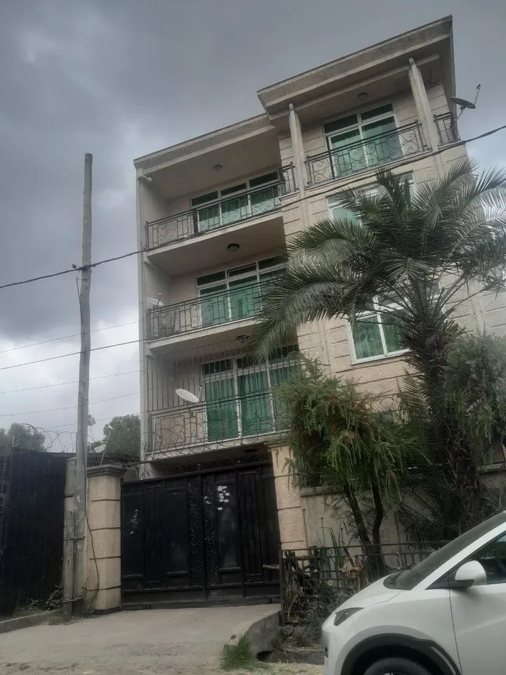 G+3 House for Sale in Summit – photo 3