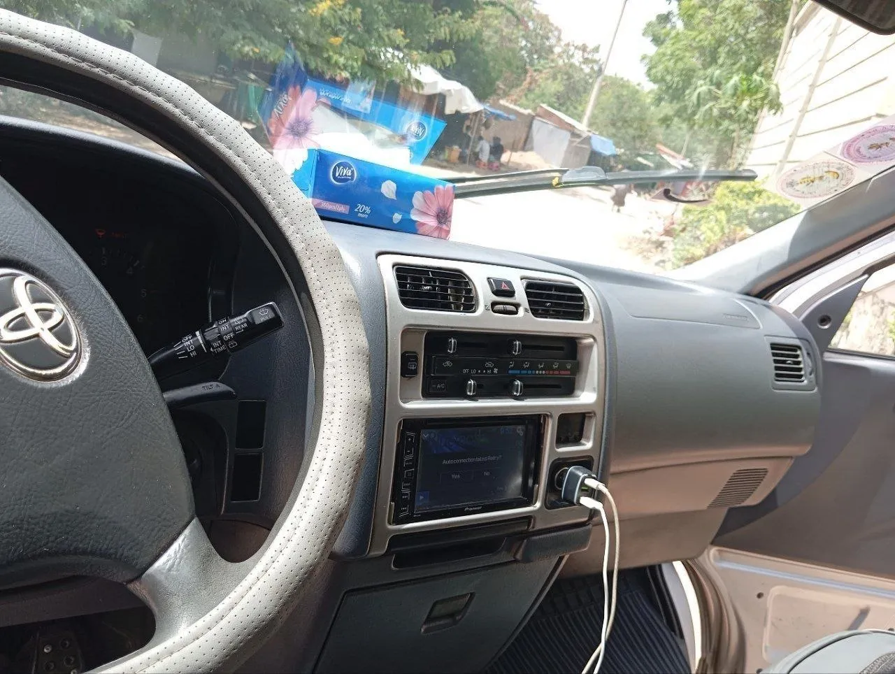 Toyota HiAce D4D Dolphin Van – photo 4