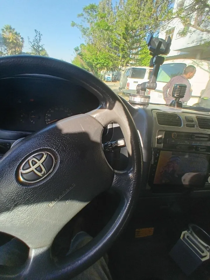 Toyota Hiace Dolphin 2008 Van – photo 3