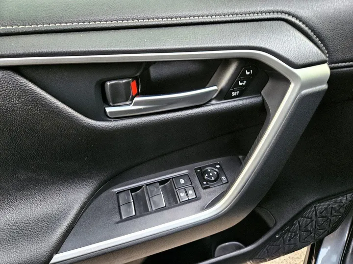 Toyota RAV4 2023 Hybrid Full-Option – photo 8