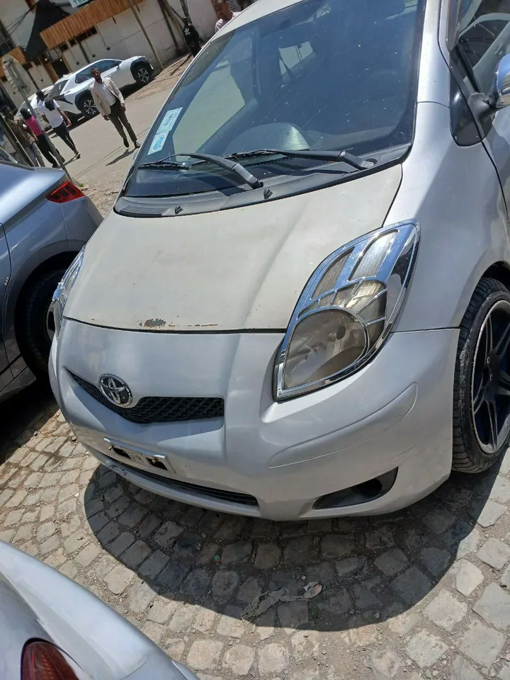 Toyota Yaris Compact 2010 – photo 5