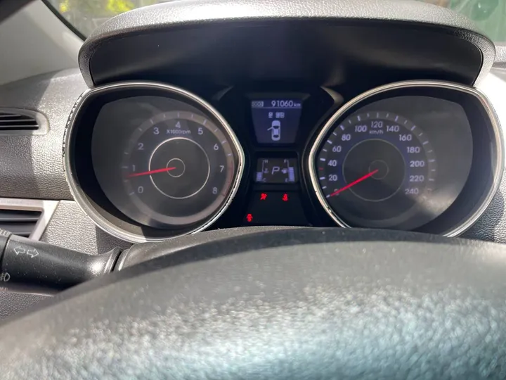 Hyundai Avante 2013 Automatic – photo 3