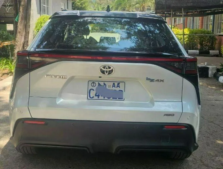 Toyota bZ4X Electric SUV 2023 – photo 6
