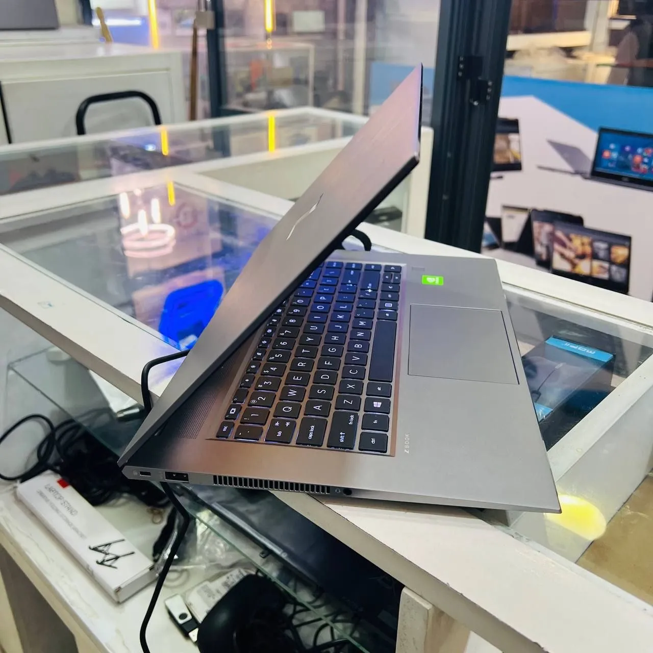 HP ZBook 15 i9 Workstation Laptop – photo 3