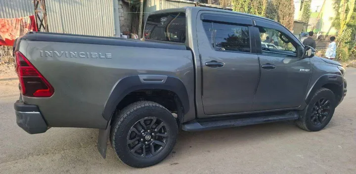 Toyota Hilux Invincible 2.8L Diesel – photo 4