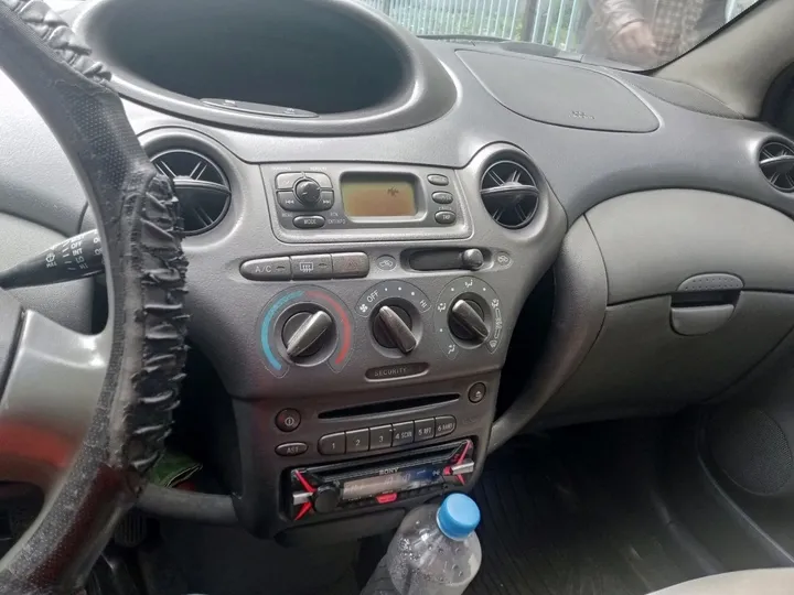 Toyota Yaris 2001 Manual – photo 6