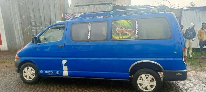 Toyota Hiace 2L 2001 Manual – photo 5