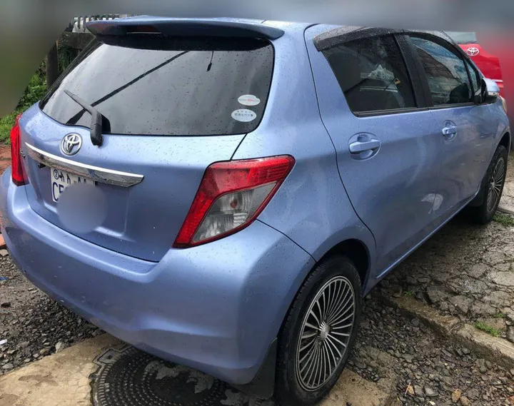 Toyota Yaris Compact 2012 Automatic – photo 4