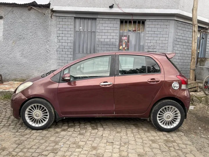 Toyota Yaris Compact 2010 – photo 4