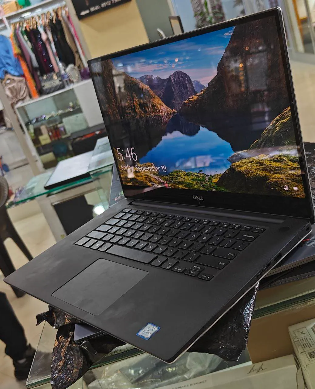 Dell Precision 5540 i7 Laptop – photo 3