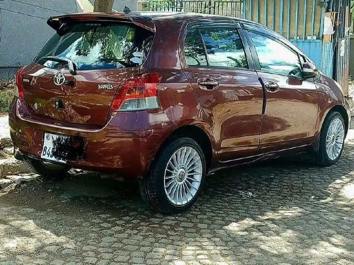 Toyota Yaris Compact 2010 – photo 3
