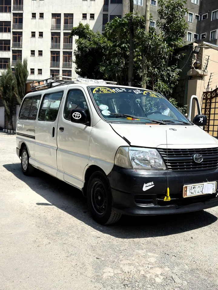 Toyota D4D 2007 Manual Van – photo 8