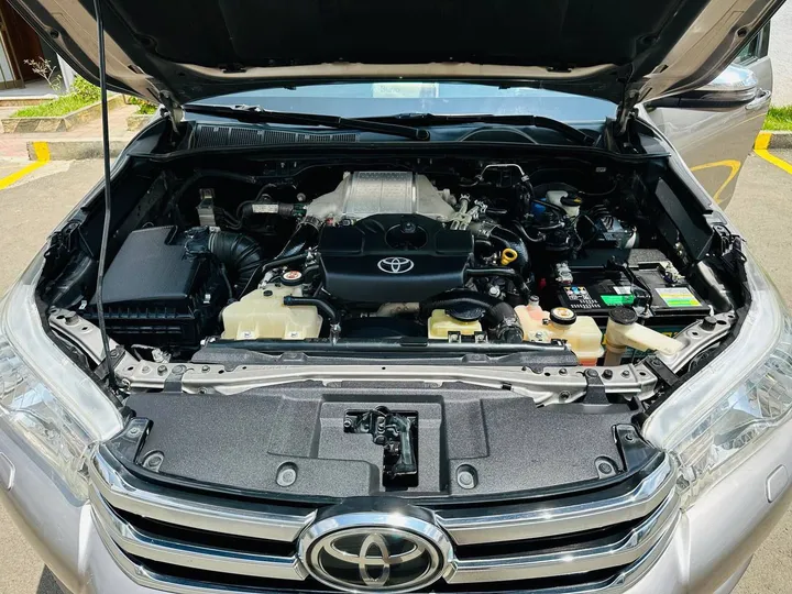 Toyota Hilux Revo Pickup 2019 – photo 4