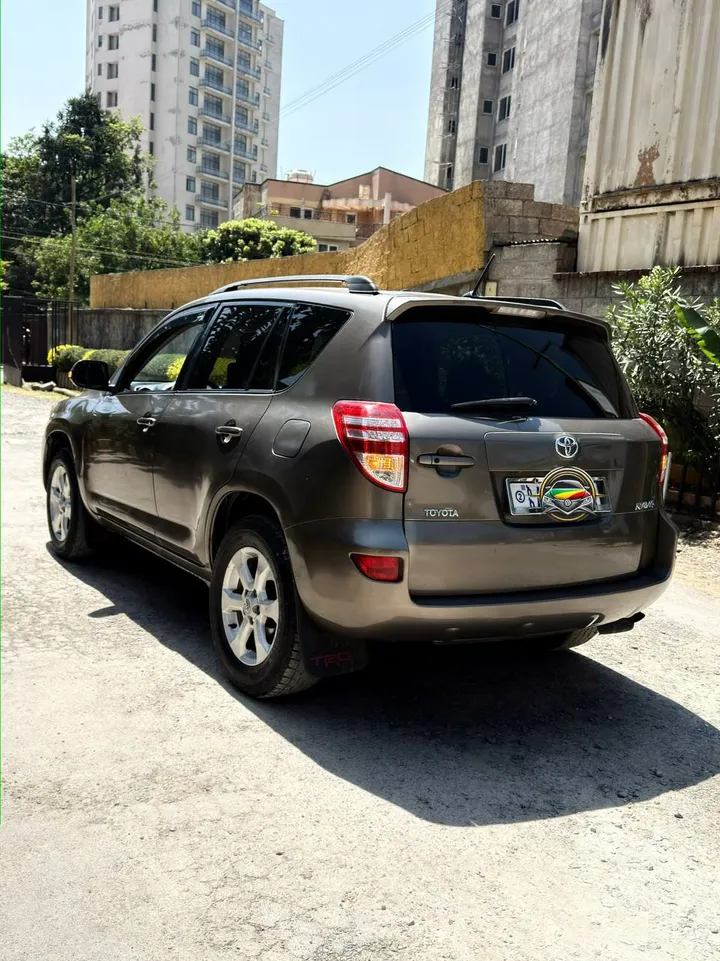 Toyota RAV4 2010 Automatic – photo 6
