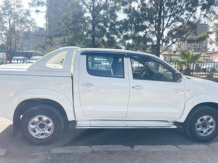 Toyota Hilux 2010 Manual Pickup – photo 5