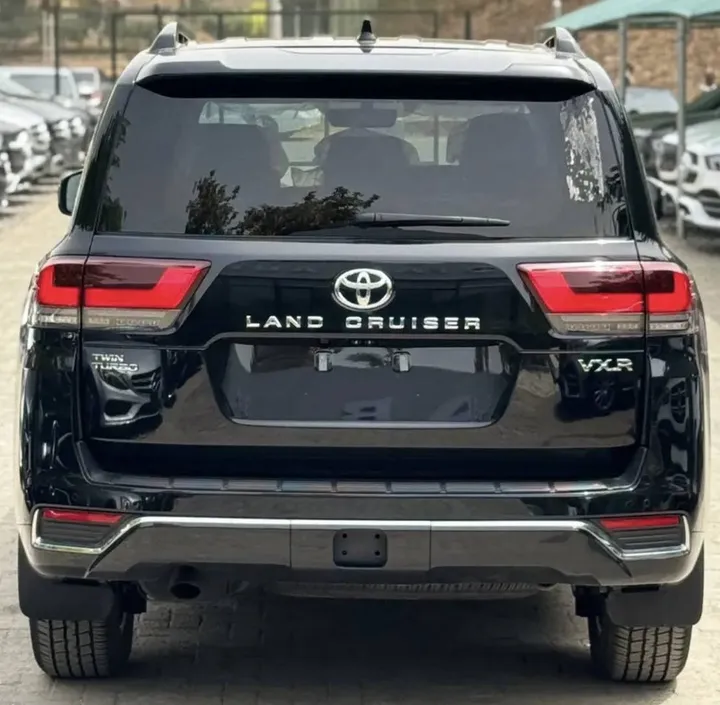 Toyota Land Cruiser 300 VX.R 2023 – photo 5