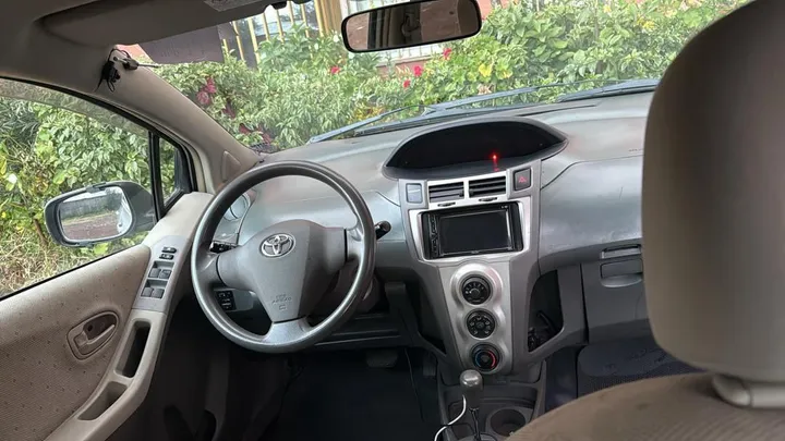Toyota Compact Yaris 2010 – photo 3