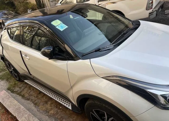 Toyota CHR IZOA 2022 SUV – photo 3