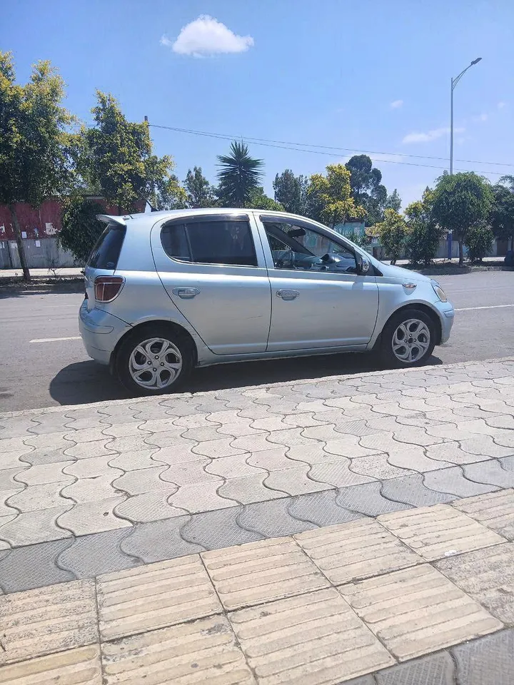 Toyota Vitz 2004 Automatic 1.3L – photo 4