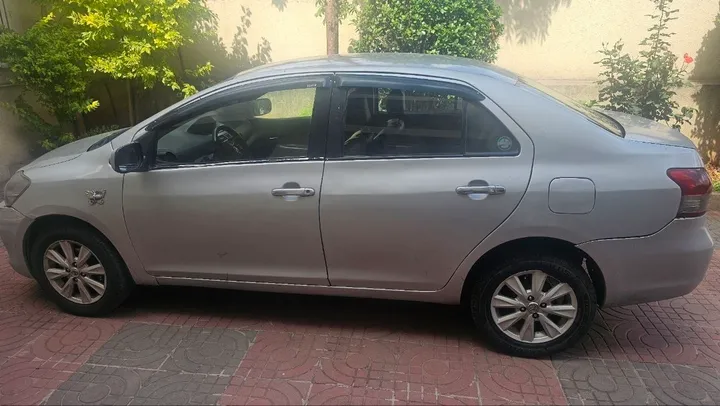 Toyota Yaris Sedan 2010 Automatic – photo 6