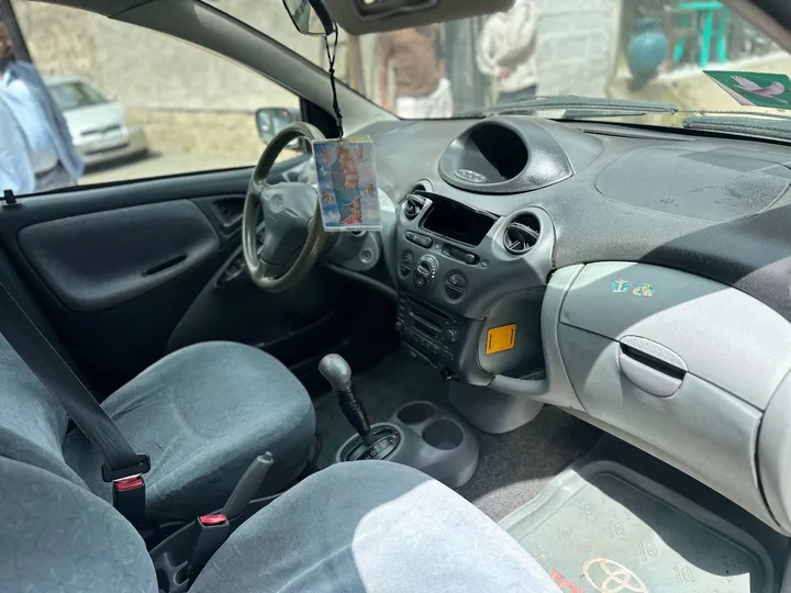 Toyota Vitz 2000 Automatic – photo 4