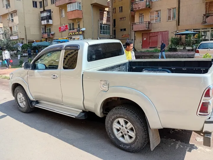 Toyota Hilux 2012 Pickup – photo 6