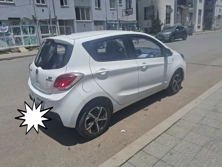 2023 Electric Hatchback White Car – photo 3