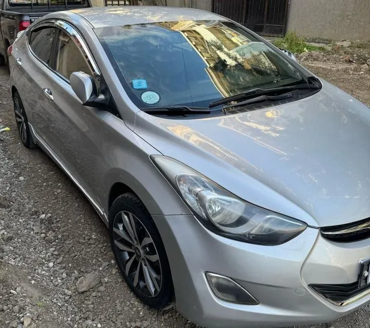 Hyundai Avante 2012 Automatic – photo 3