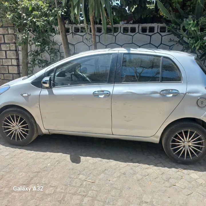 Toyota Yaris Compact 2009 – photo 5
