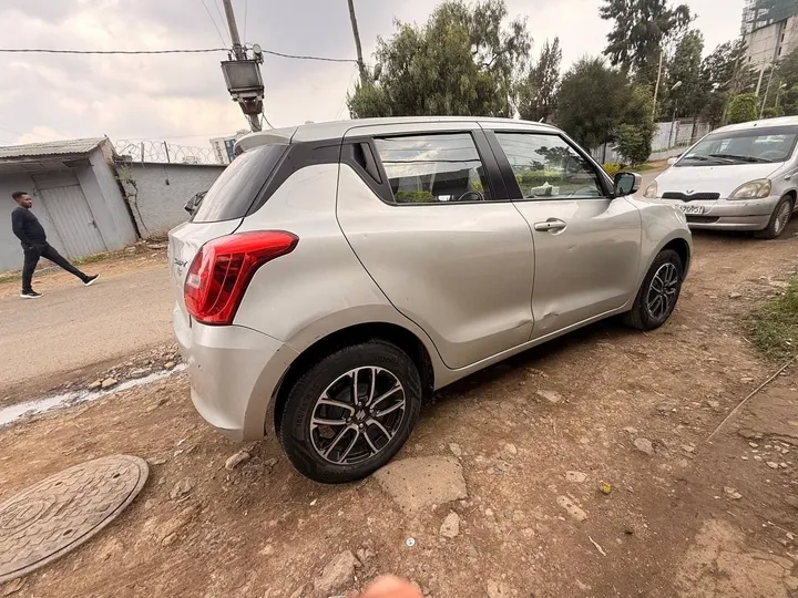 Suzuki Swift 2021 Automatic Silver – photo 3