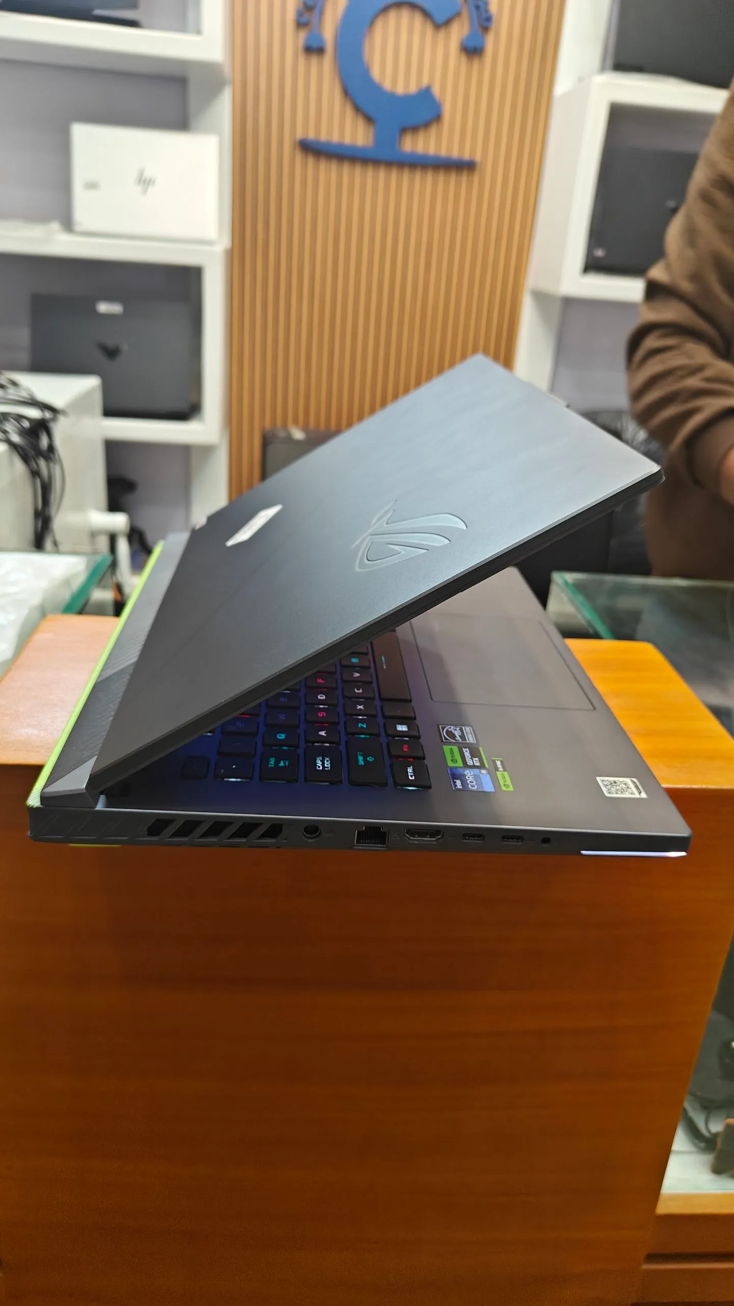 ASUS ROG Strix i9 RTX 4060 – photo 4