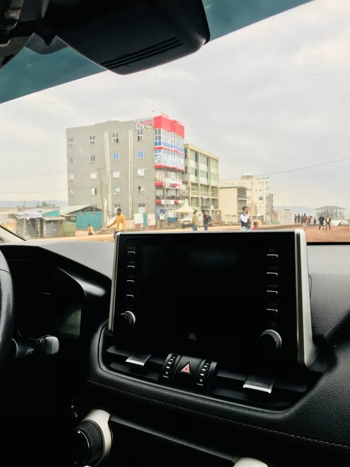 Toyota RAV4 Hybrid 2023 SUV – photo 5