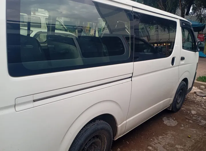 Toyota Hiace 2009 Manual – photo 4