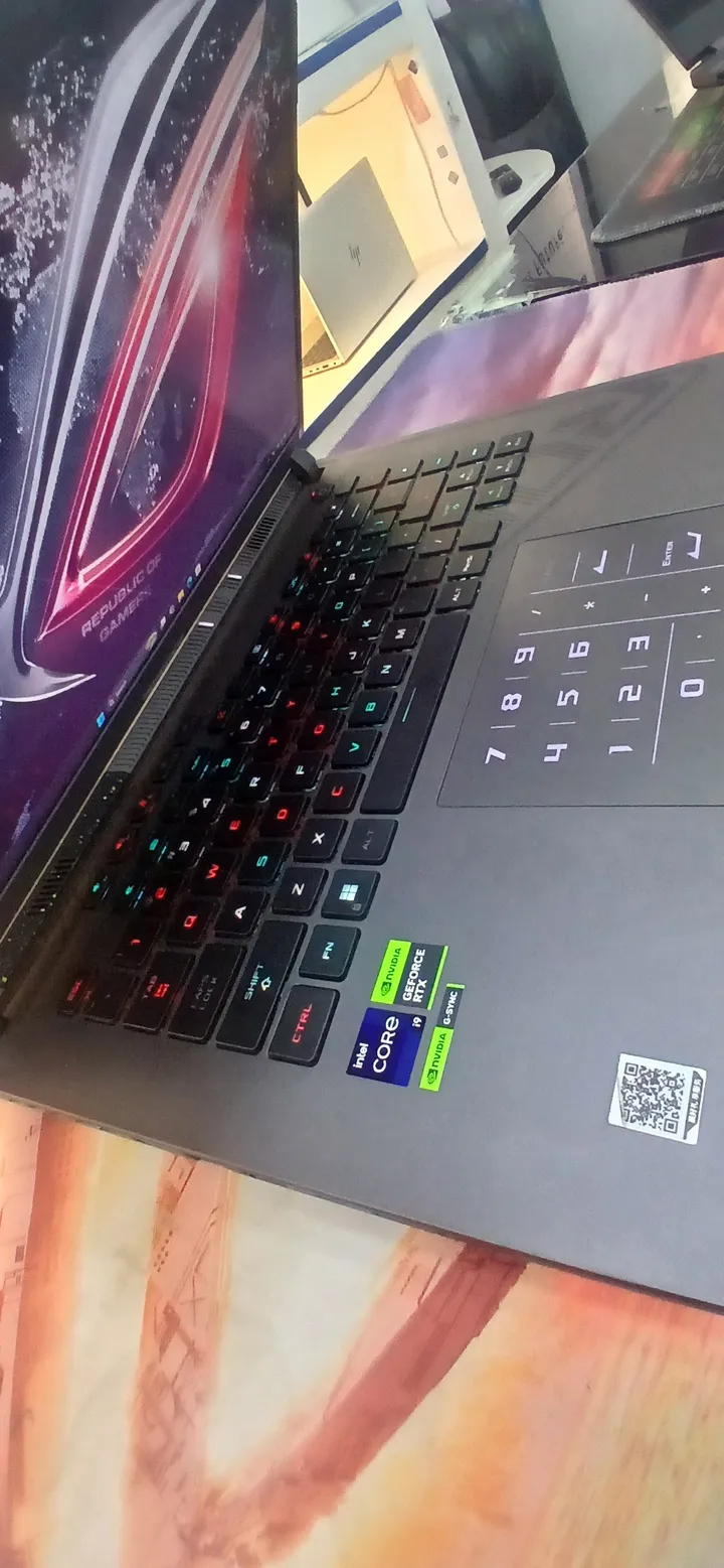 Asus ROG Strix i9 RTX 4060 Laptop – photo 4