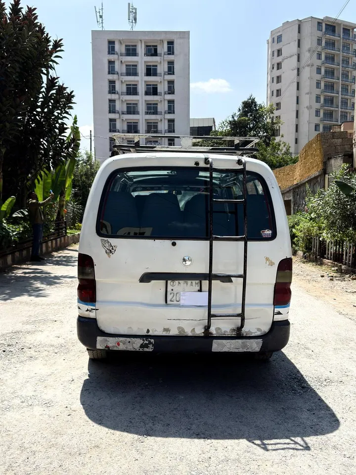 Toyota D4D 2007 Manual Van – photo 5