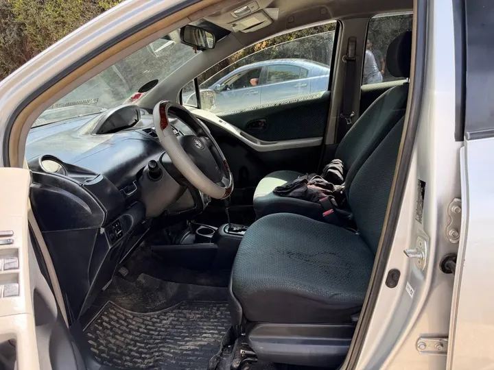 Toyota Yaris Compact 2007 – photo 3
