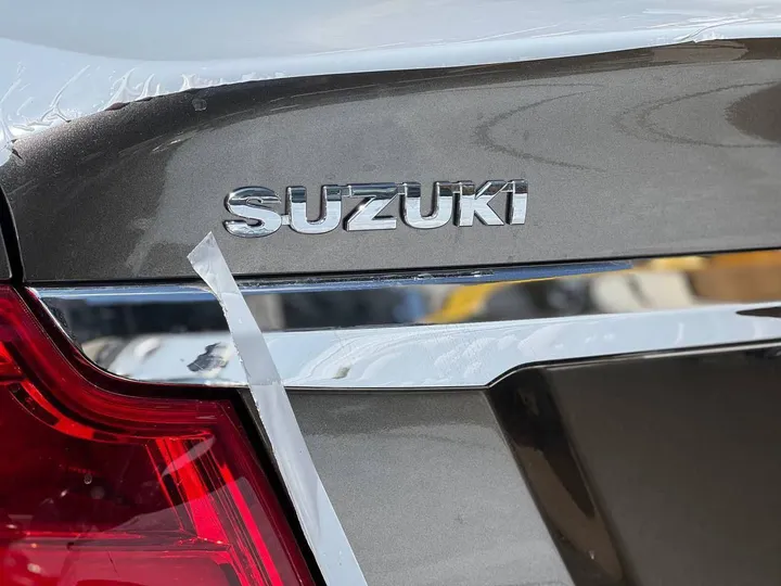 Suzuki Desire 2022 Gray Sedan – photo 3