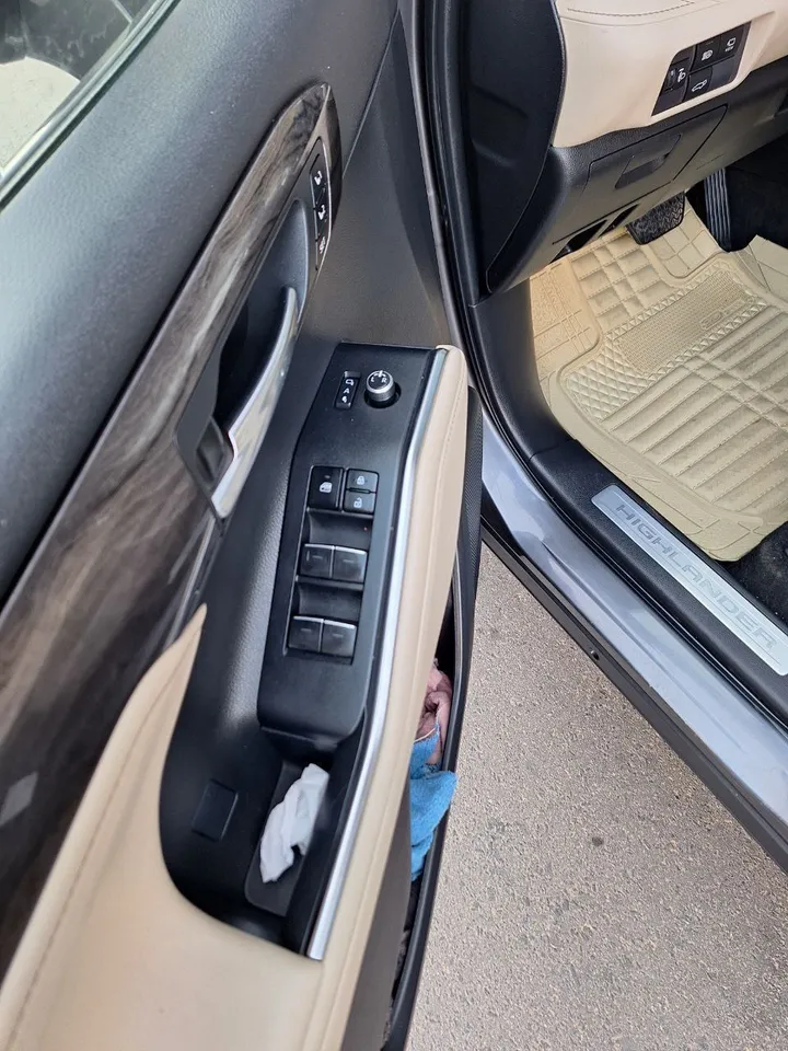 Toyota Highlander Limited Hybrid 2023 – photo 3