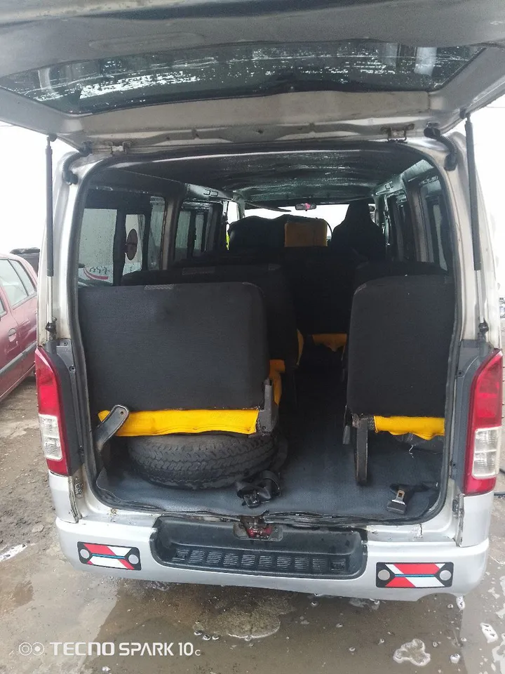 Toyota Hiace Van 2007 Manual – photo 8