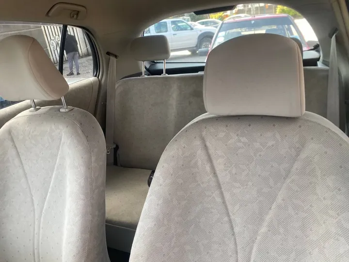 Toyota Yaris Compact 2010 Automatic – photo 5