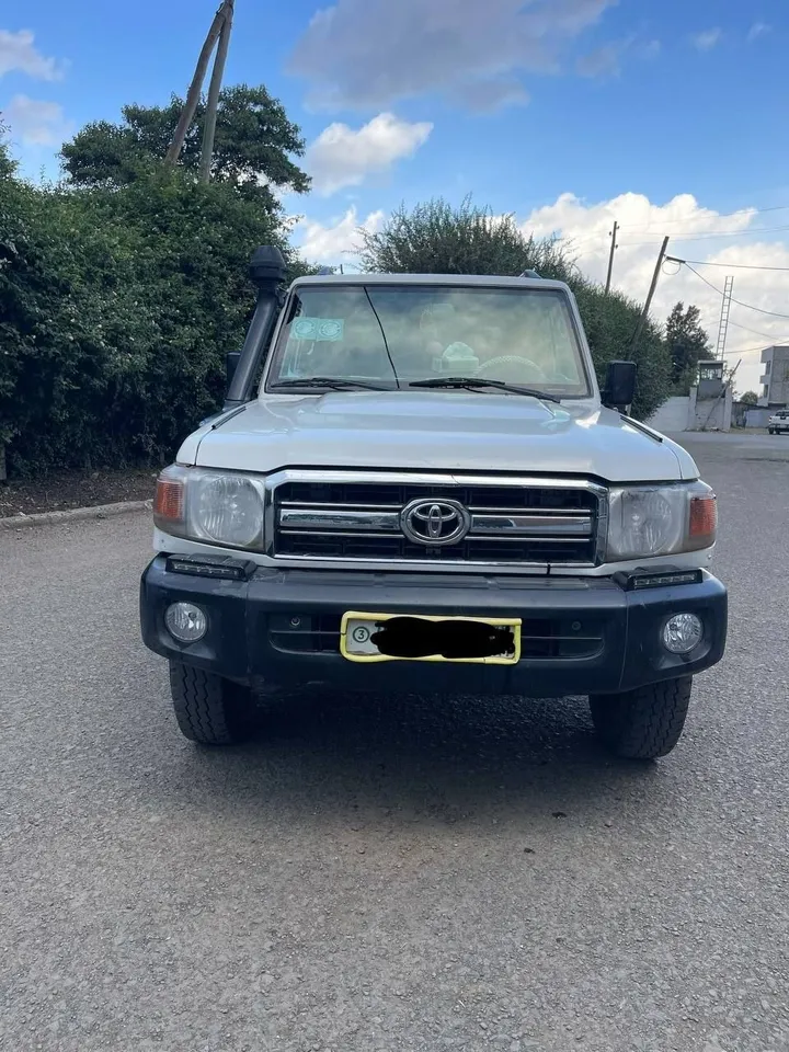 Toyota Land Cruiser Pickup 2015 – photo 4
