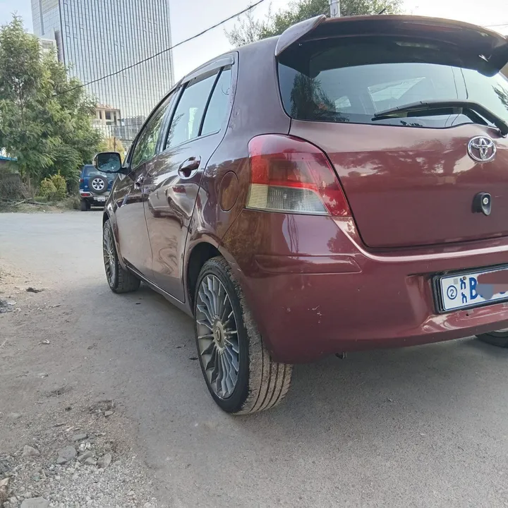 Toyota Yaris Compact 2010 – photo 6