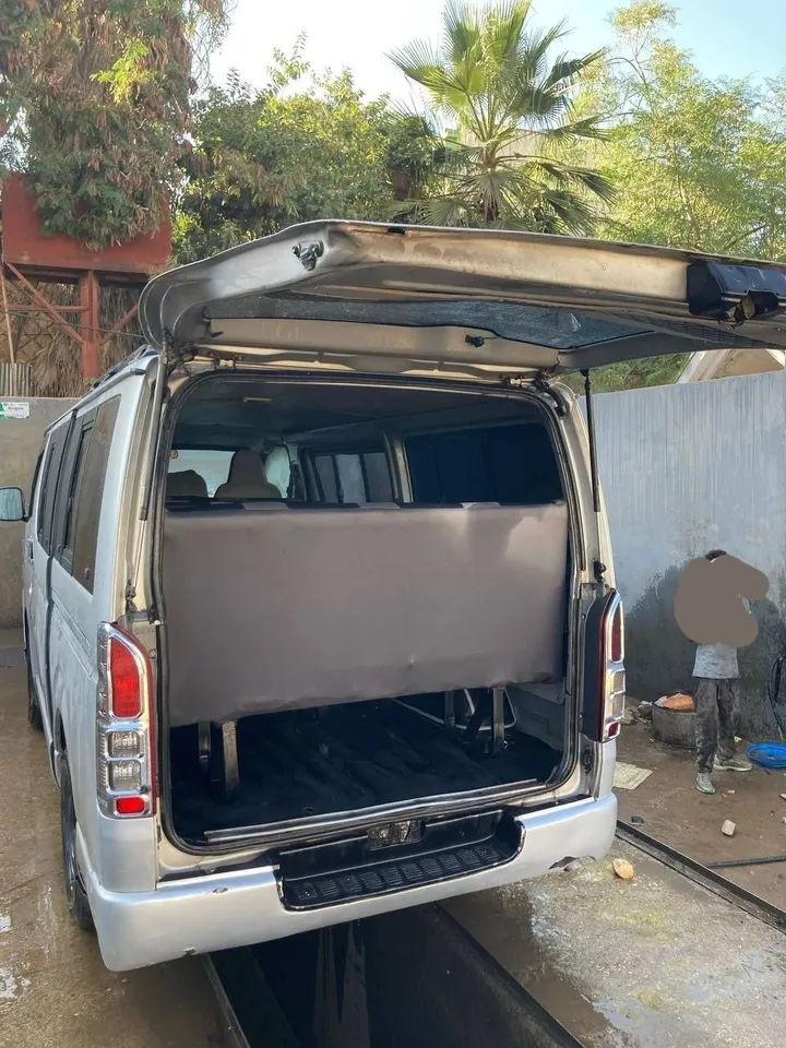 Toyota Hiace 2006 Automatic Van – photo 7