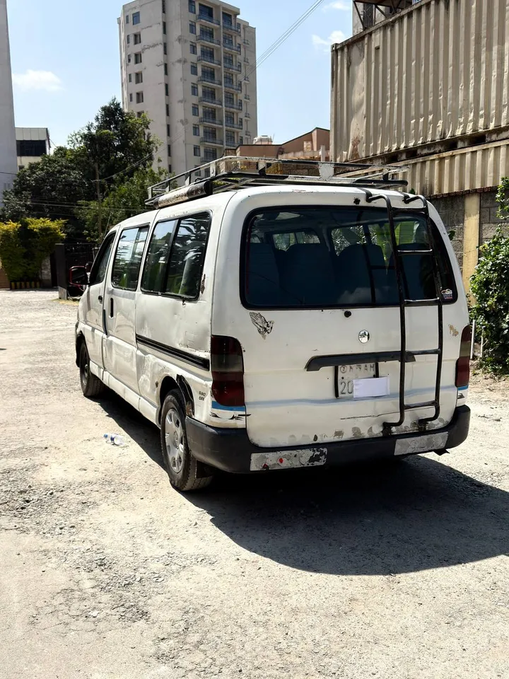 Toyota D4D 2007 Manual Van – photo 6