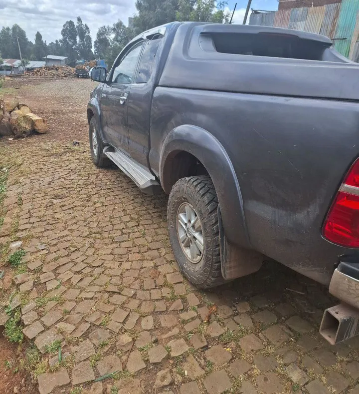 Toyota Hilux King Cab D4D – photo 3