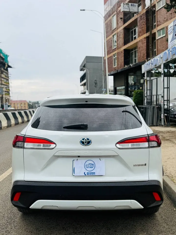 Toyota Corolla Cross Hybrid 2023 – photo 3