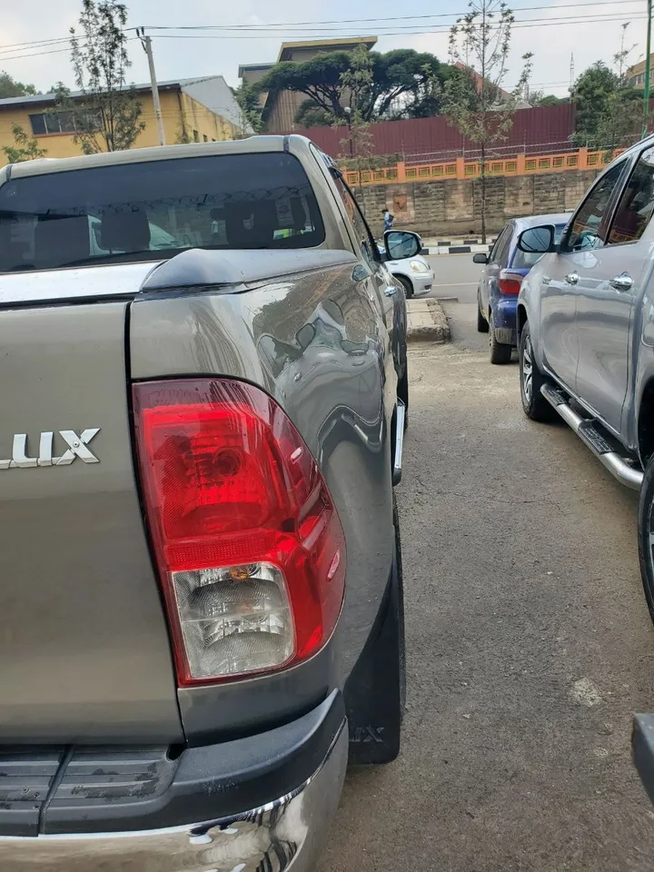 Toyota Hilux 2.4 Diesel Automatic – photo 4