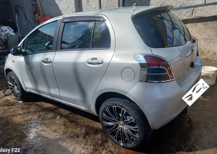 Toyota Yaris Compact 2005 Automatic – photo 3